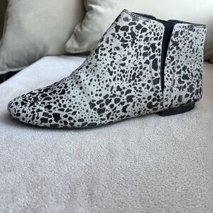 Pour La Victoire Taylor Black Carbon Calf Hair Animal Print Ankle Boot Women 8